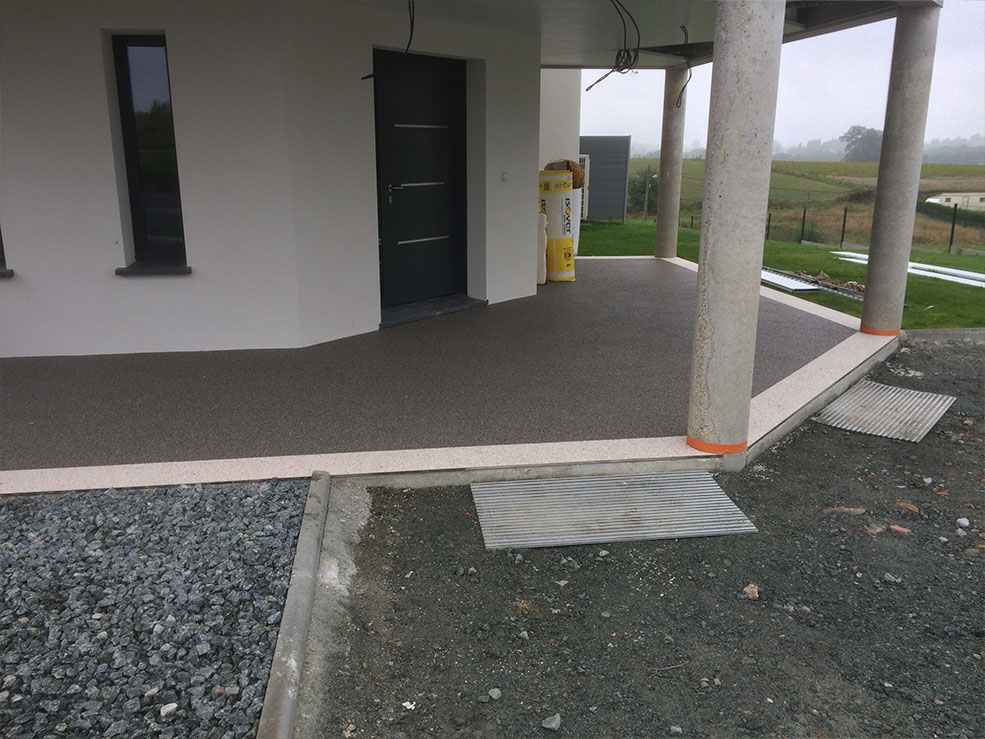 Mmoquette de pierre allée de maison Drainalux